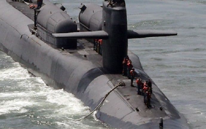 Nuklearna podmornica SAD udarila u brod Nuklearna podmornica SAD udarila u brod