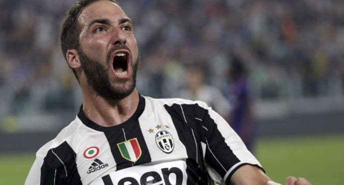 Evo kome se Iguain prvo narugao poslije meča Evo kome se Iguain prvo narugao poslije meča