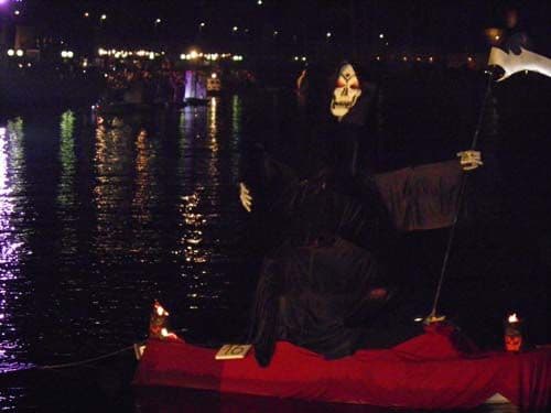 U Kotoru završena Bokeljska noć, jedinstvena fešta maškaranih barki na vodi U Kotoru završena Bokeljska noć, jedinstvena fešta maškaranih barki na vodi