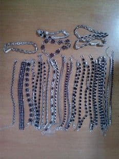 Carinici oduzeli srebrni nakit vrijedan 10.000 eura Carinici oduzeli srebrni nakit vrijedan 10.000 eura