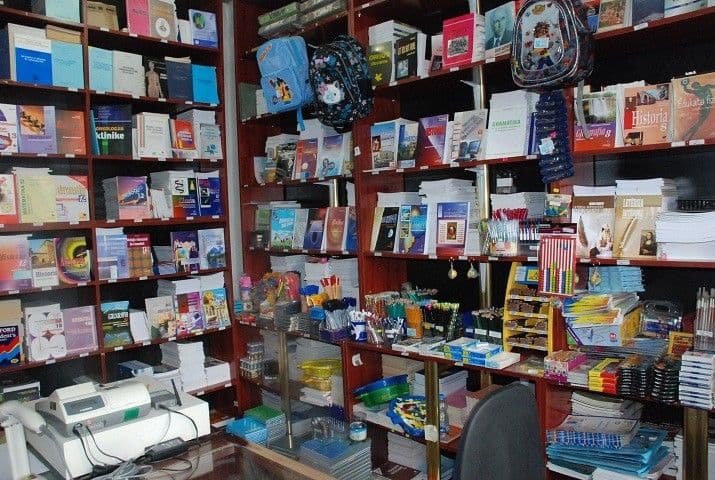 Gužve u knjižarama: Roditelji udžbenike rezervisali unaprijed Gužve u knjižarama: Roditelji udžbenike rezervisali unaprijed