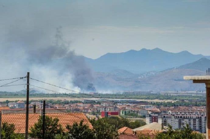 Veliki požar kod KAP-a, vatrogasci čuvaju Dajbabsku goru Veliki požar kod KAP-a, vatrogasci čuvaju Dajbabsku goru