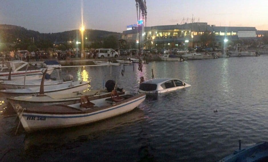 Marina Bar: "Zaplovio" i automobil Marina Bar: "Zaplovio" i automobil