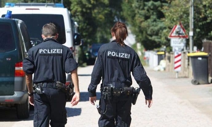 Troje ranjenih u sukobu policije i "Građana Rajha" Troje ranjenih u sukobu policije i "Građana Rajha"