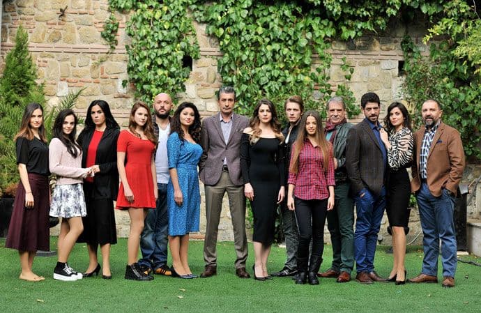 Turska serija ‘’Paramparčad'' od 29. avgusta na programu Prve TV Crna Gora! Turska serija ‘’Paramparčad'' od 29. avgusta na programu Prve TV Crna Gora!