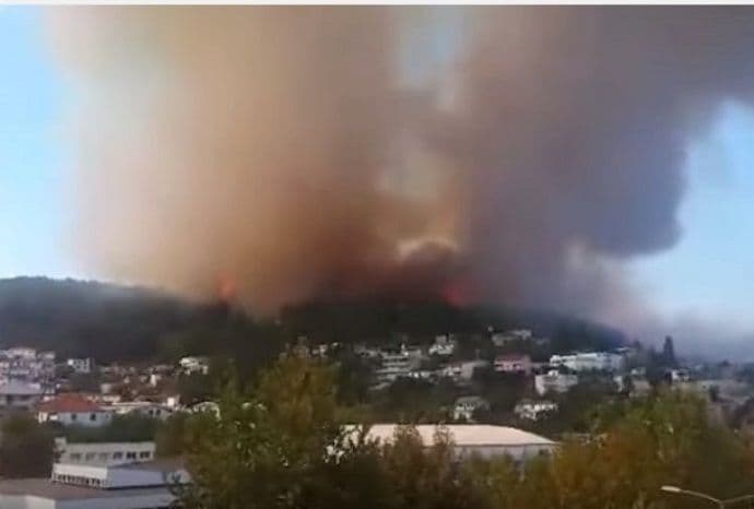 Bijela gora u plamenu, od vjetra sve zavisi Bijela gora u plamenu, od vjetra sve zavisi