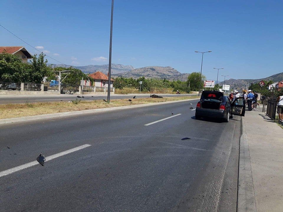 Udes na Zlatici: Povrijeđene dvije osobe Udes na Zlatici: Povrijeđene dvije osobe