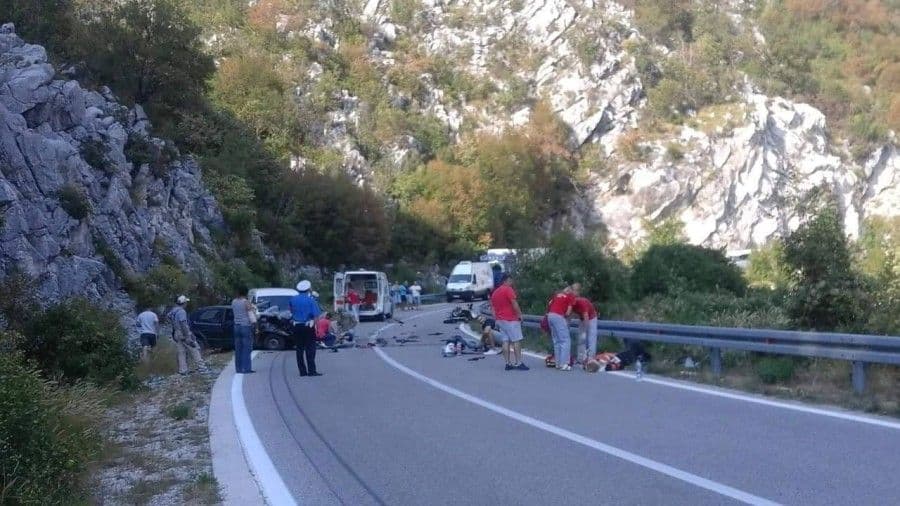 Stravičan udes u Dragalju: Stradao Poljak, tri lica teže povrijeđena Stravičan udes u Dragalju: Stradao Poljak, tri lica teže povrijeđena