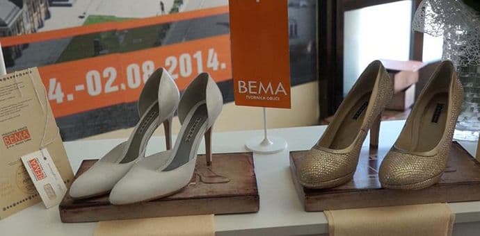 Poklon iz RS: Zlatne i bijele cipele stižu Melaniji Tramp Poklon iz RS: Zlatne i bijele cipele stižu Melaniji Tramp