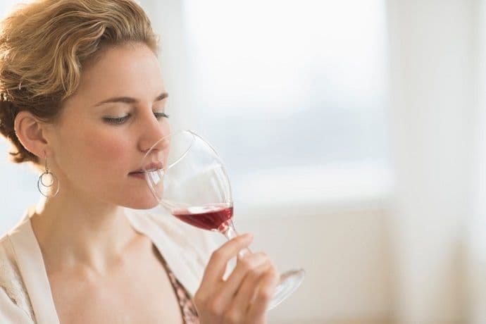 Evo koliko koža pati zbog alkohola Evo koliko koža pati zbog alkohola