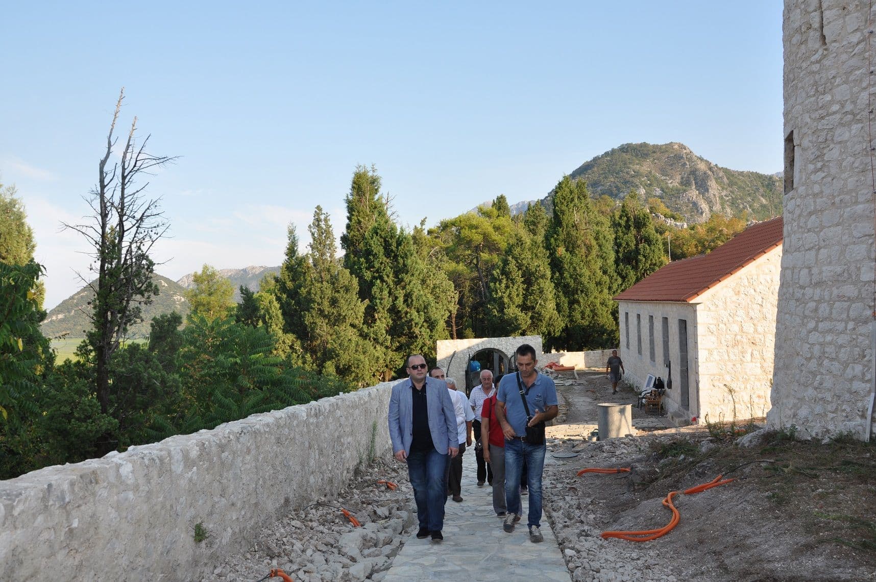 Ministar kulture posjetio utvrđenje Besac u Virpazaru Ministar kulture posjetio utvrđenje Besac u Virpazaru