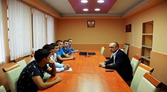 Volkov primio nove kadete koji će se školovati na inostranim vojnim akademijama Volkov primio nove kadete koji će se školovati na inostranim vojnim akademijama