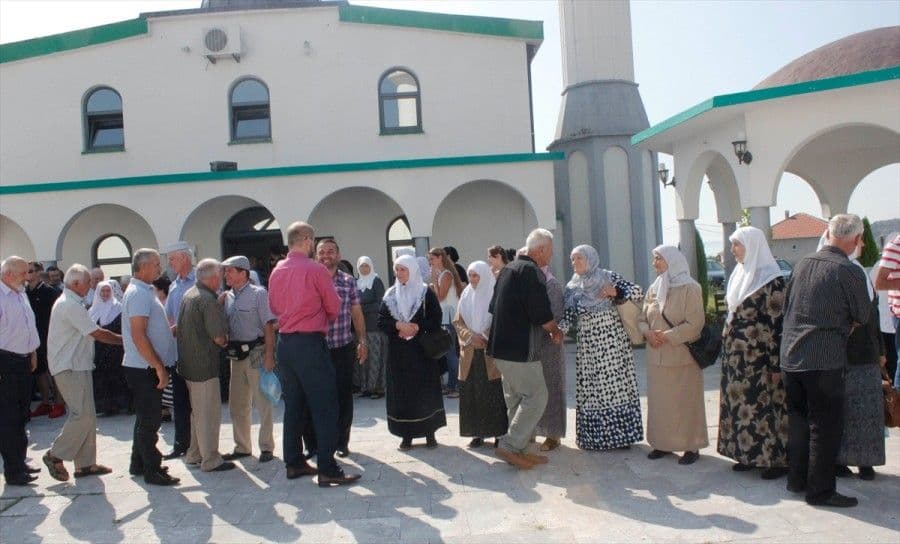 Na hadžu 49 vjernika iz Crne Gore (FOTO) Na hadžu 49 vjernika iz Crne Gore (FOTO)