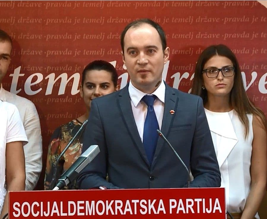 STANIĆ: Smanjiti plate funkcionerima STANIĆ: Smanjiti plate funkcionerima