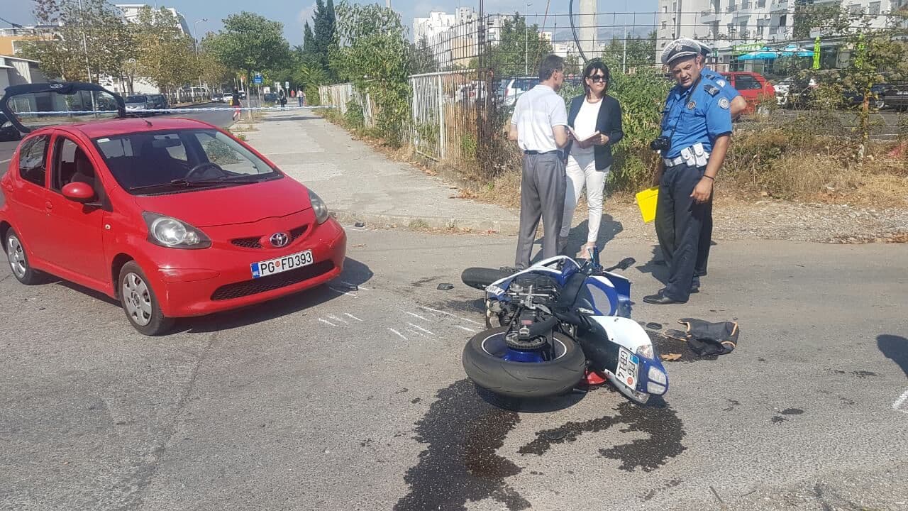 PODGORICA: Jedna osoba povrijeđena u saobraćajnoj nezgodi PODGORICA: Jedna osoba povrijeđena u saobraćajnoj nezgodi