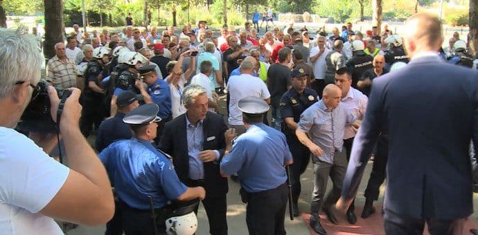 Protesti se nastavljaju, evo koje će ulice u Podgorici biti blokirane naredne sedmice Protesti se nastavljaju, evo koje će ulice u Podgorici biti blokirane naredne sedmice