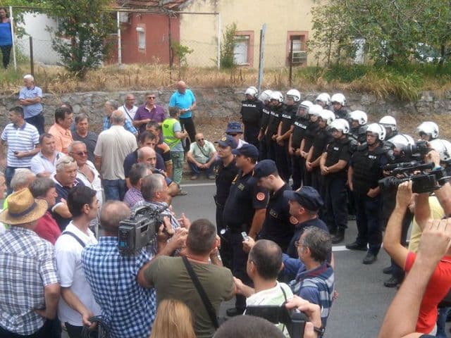 Radnici KAP-a ponovo ispred Skupštine Radnici KAP-a ponovo ispred Skupštine
