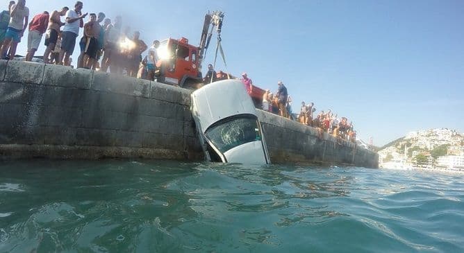 Na ulcinjskoj Velikoj skeli: "Golf" skliznuo u more Na ulcinjskoj Velikoj skeli: "Golf" skliznuo u more