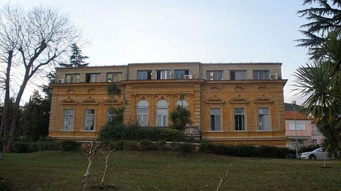 Pokušaj ubistva: Na ulazu u školu isjekao učenika Pokušaj ubistva: Na ulazu u školu isjekao učenika