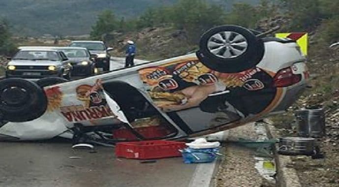Udes na putu Nikšić - Risan, vozilo ''Krune'' završilo na krovu (Foto) Udes na putu Nikšić - Risan, vozilo ''Krune'' završilo na krovu (Foto)