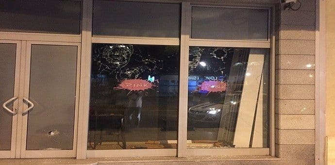 Policajci rade na rasvjetljavanju kamenovanja prostorija TV Pink M Policajci rade na rasvjetljavanju kamenovanja prostorija TV Pink M