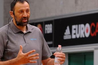Divac produžio ugovor sa Sakramentom