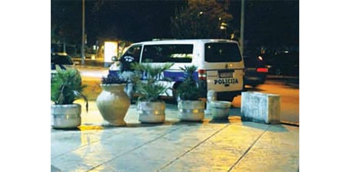 UBISTVO VUKOSLAVČEVIĆA: Dvanaest hitaca u žrtvu, traga se za crnim motorom UBISTVO VUKOSLAVČEVIĆA: Dvanaest hitaca u žrtvu, traga se za crnim motorom