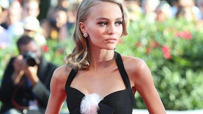 Kći Johnnyja Deppa šokirala izgledom: 'Pa ti već propadaš!' Kći Johnnyja Deppa šokirala izgledom: 'Pa ti već propadaš!'