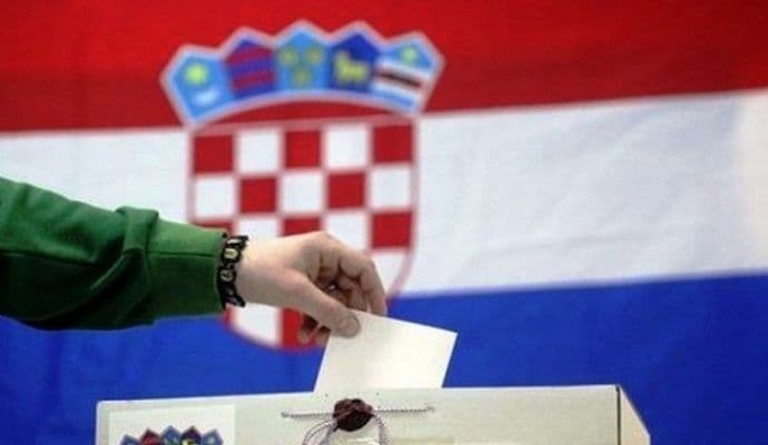 Split: Na glasački listić zalijepio kondom sa porukom Split: Na glasački listić zalijepio kondom sa porukom