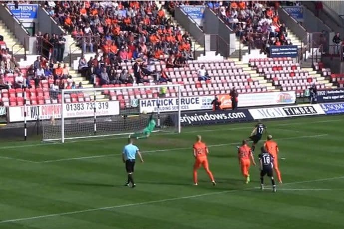 Škotski golman odbranio tri penala za 23 minuta (VIDEO) Škotski golman odbranio tri penala za 23 minuta (VIDEO)