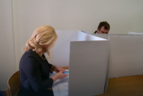 Predsjednica Hrvatske slikala glasački listić Predsjednica Hrvatske slikala glasački listić