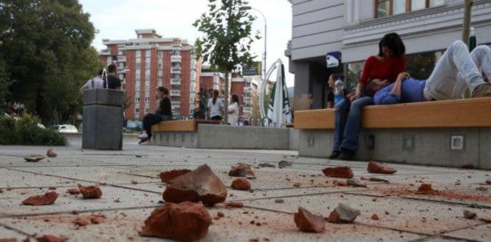Skoplje: U zemljotresu povrijeđeno 100 ljudi Skoplje: U zemljotresu povrijeđeno 100 ljudi
