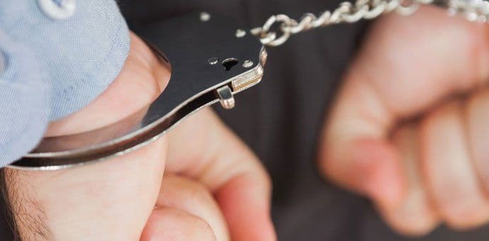 Policajac je uhapsio ženu jer mu je ukrala tri pržena krompirića Policajac je uhapsio ženu jer mu je ukrala tri pržena krompirića