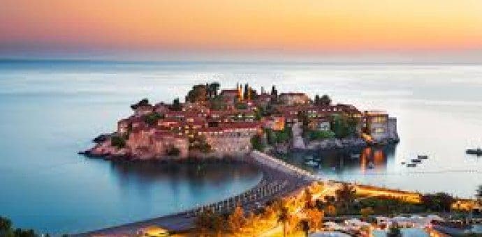 Iza dojave o bombi na Svetom Stefanu stoji trinaestogodišnjak Iza dojave o bombi na Svetom Stefanu stoji trinaestogodišnjak