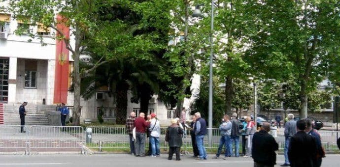 Penzioneri KAP-a danas blokiraju kružni tok na Zabjelu Penzioneri KAP-a danas blokiraju kružni tok na Zabjelu