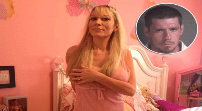 Majka uhapšena zbog polnog odnosa sa svojim sinom Majka uhapšena zbog polnog odnosa sa svojim sinom