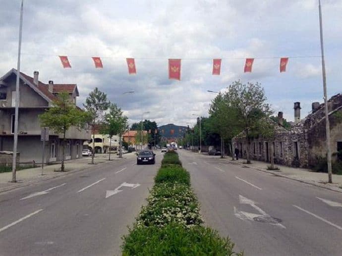 Nikšić: Državne zastave na ulicama povodom praznika Nikšić: Državne zastave na ulicama povodom praznika