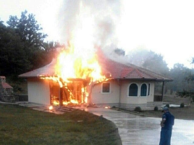 Vilusi: Vikendica izgorjela u požaru Vilusi: Vikendica izgorjela u požaru