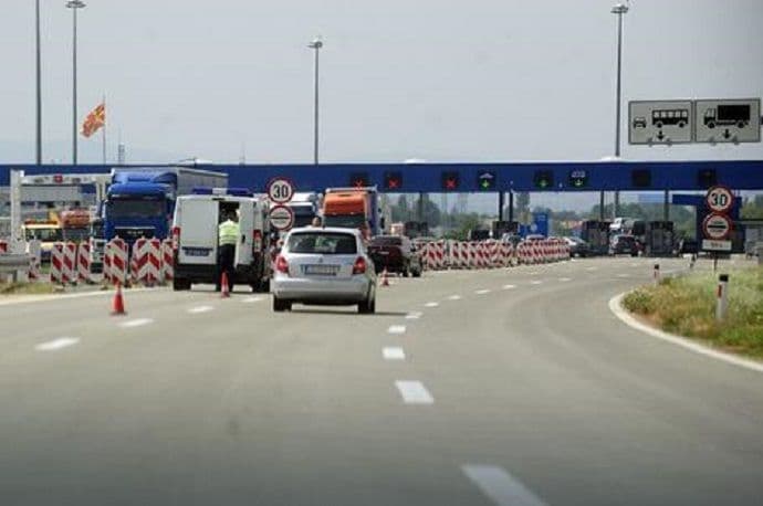 Uzbuna na granici: Pokušala da unese radioaktivni paket u Crnu Goru Uzbuna na granici: Pokušala da unese radioaktivni paket u Crnu Goru