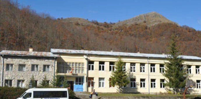 Pogledajte kako izgleda fasada OŠ „Šćepan Đukić“ prije i poslije rekonstrukcije Pogledajte kako izgleda fasada OŠ „Šćepan Đukić“ prije i poslije rekonstrukcije