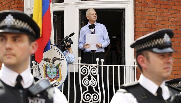 Vikiliks: Asanž spreman da ode u zatvor samo ako... Vikiliks: Asanž spreman da ode u zatvor samo ako...