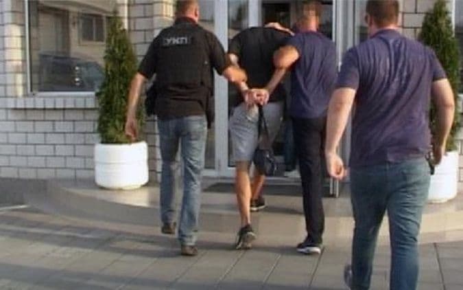 Crnogorski državljanin uhapšen s 2,4 kilograma kokaina: Pao brat sestara Dabović (VIDEO) Crnogorski državljanin uhapšen s 2,4 kilograma kokaina: Pao brat sestara Dabović (VIDEO)
