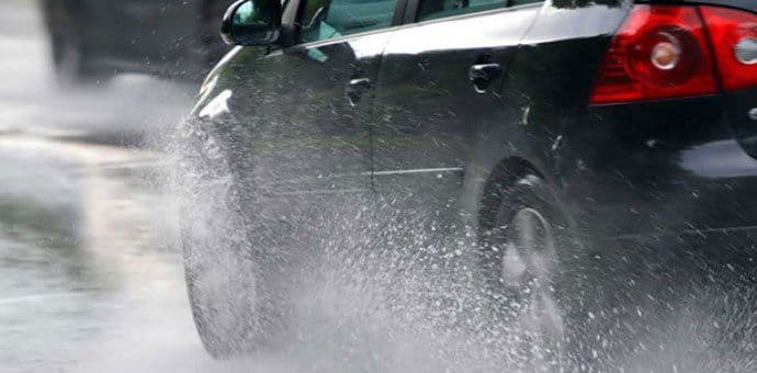 Oprez zbog mokrih i klizavih puteva, snijega i poledice Oprez zbog mokrih i klizavih puteva, snijega i poledice