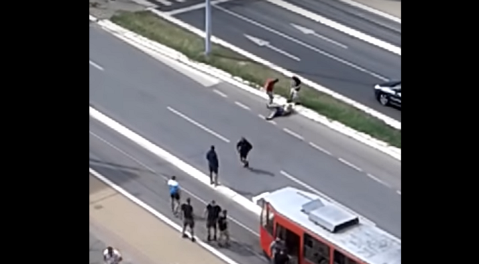 Stefanović: Navijači ''Crvene zvezde'' umalo nisu ubili jednog mladića (Video) Stefanović: Navijači ''Crvene zvezde'' umalo nisu ubili jednog mladića (Video)