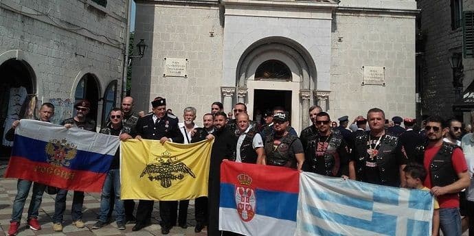 Revija: Prvo idu popovi, onda idu kozaci i bajkeri Revija: Prvo idu popovi, onda idu kozaci i bajkeri