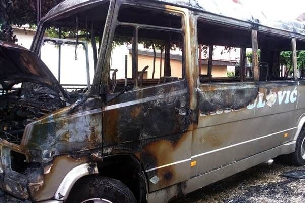 Kombi izgorio u požaru Kombi izgorio u požaru