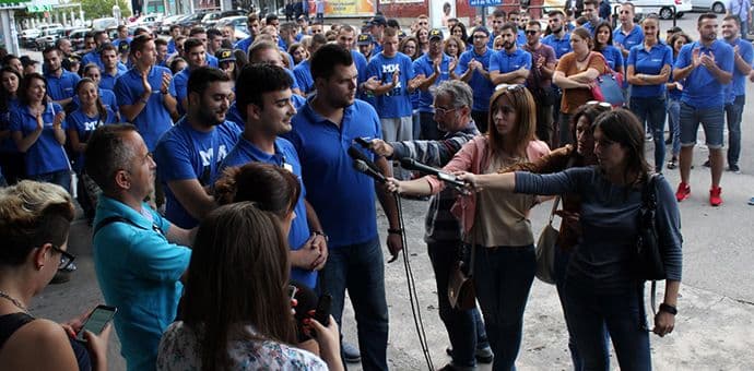 DF predao izbornu listu: Prikupili 58 hiljada potpisa, predali 10 hiljada DF predao izbornu listu: Prikupili 58 hiljada potpisa, predali 10 hiljada