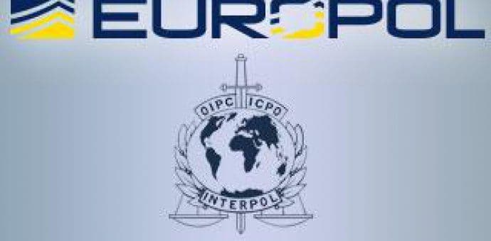 Interpol raspisao crvenu potjernicu za Naserom Arnautom Interpol raspisao crvenu potjernicu za Naserom Arnautom