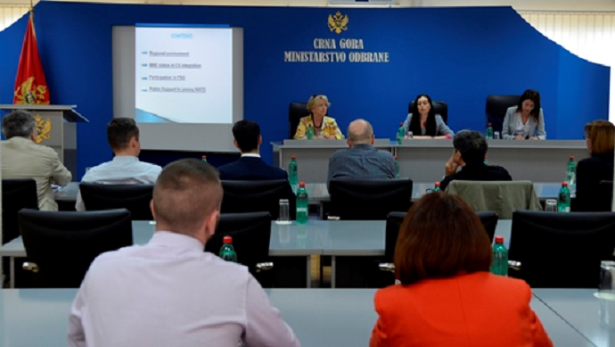 Novinari iz zemalja EU posjetili Ministarstvo odbrane Novinari iz zemalja EU posjetili Ministarstvo odbrane