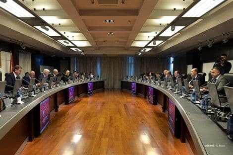 VLADA: Usvojena Strategija za mlade, zdravstvenim ustanovama i FZO šest miliona VLADA: Usvojena Strategija za mlade, zdravstvenim ustanovama i FZO šest miliona